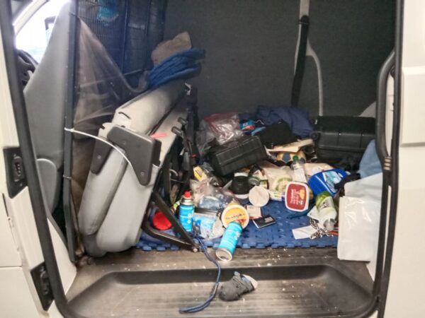 P5157 - Volkswagen transporter 2006 White Wrecking - Image 4