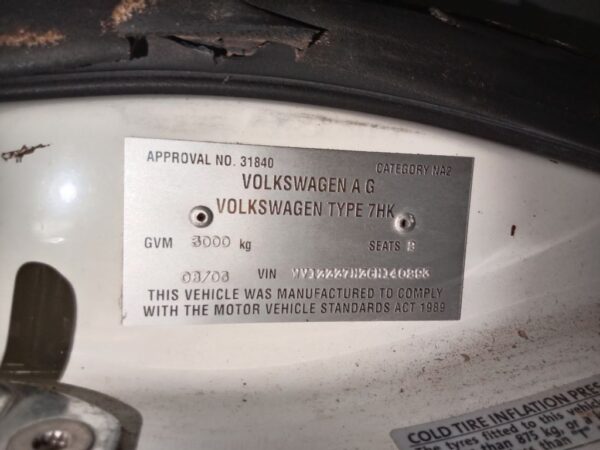 P5157 - Volkswagen transporter 2006 White Wrecking - Image 9