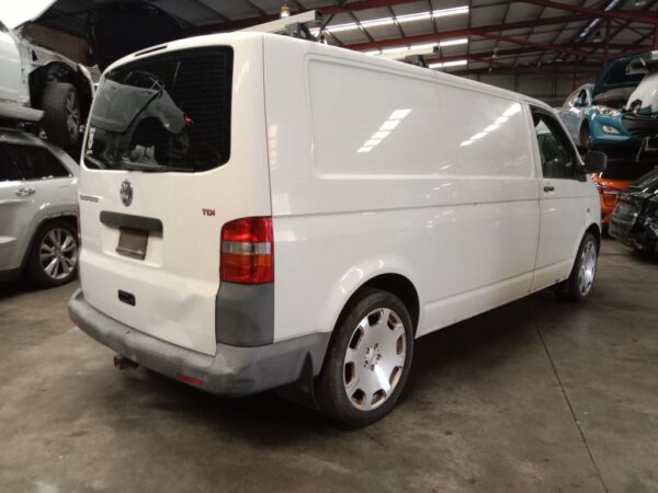 P5157 - Volkswagen transporter 2006 White Wrecking - Image 14
