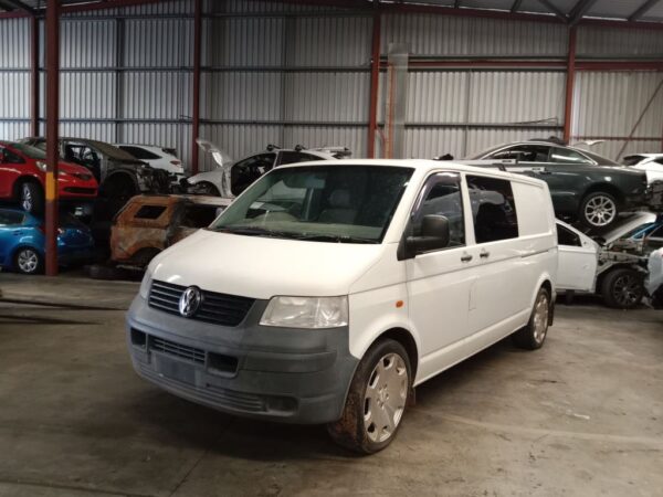 P5157 - Volkswagen transporter 2006 White Wrecking - Image 16