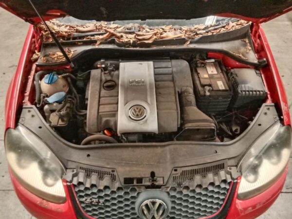 P5158 - Volkswagen golf GTI 2005 Red Wrecking - Image 2