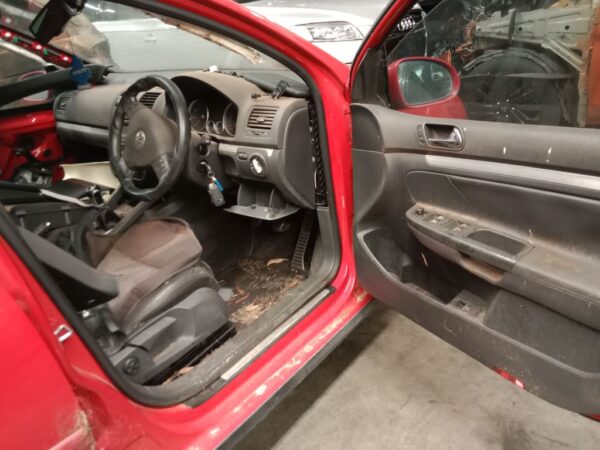 P5158 - Volkswagen golf GTI 2005 Red Wrecking - Image 5