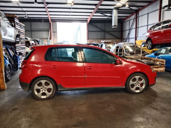 P5158 - Volkswagen golf GTI 2005 Red Wrecking - Image 10