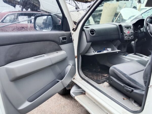 P5159 - Ford Ranger 2008 White Wrecking - Image 4