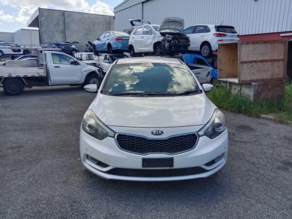 P5161 - Kia Cerato 2013 White Wrecking