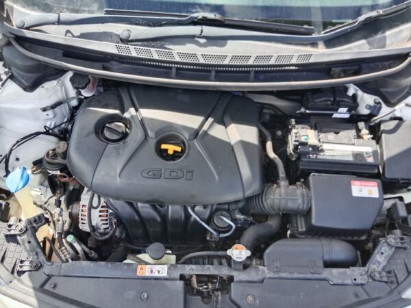 P5161 - Kia Cerato 2013 White Wrecking - Image 3
