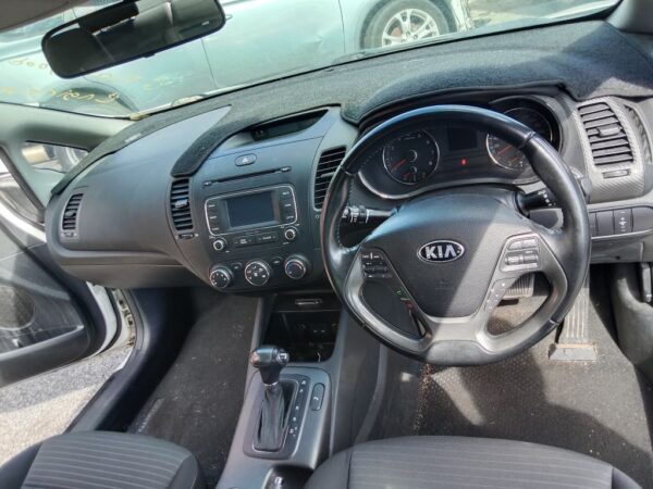 P5161 - Kia Cerato 2013 White Wrecking - Image 4