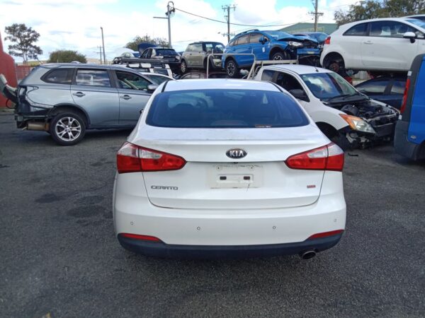 P5161 - Kia Cerato 2013 White Wrecking - Image 13