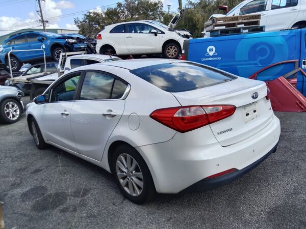 P5161 - Kia Cerato 2013 White Wrecking - Image 14