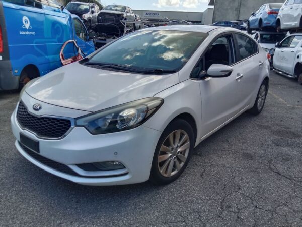 P5161 - Kia Cerato 2013 White Wrecking - Image 16