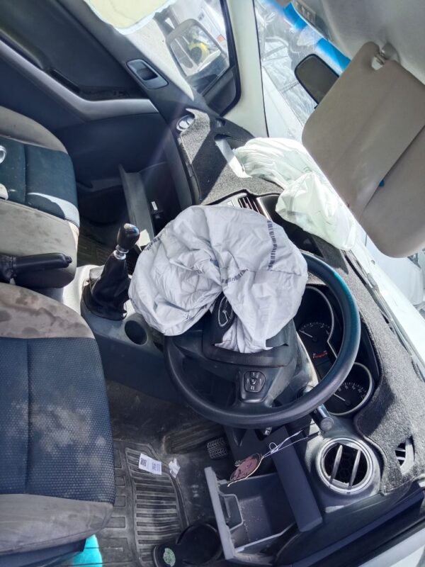 P5162 - Mazda BT-50 2017 White Wrecking - Image 6