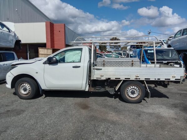 P5162 - Mazda BT-50 2017 White Wrecking - Image 9