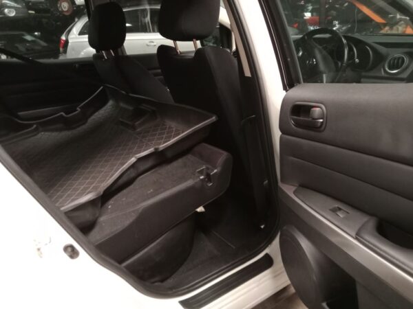 P5164 - Mazda CX-7 2011 White Wrecking - Image 5