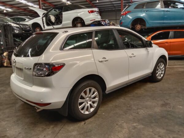 P5164 - Mazda CX-7 2011 White Wrecking - Image 9