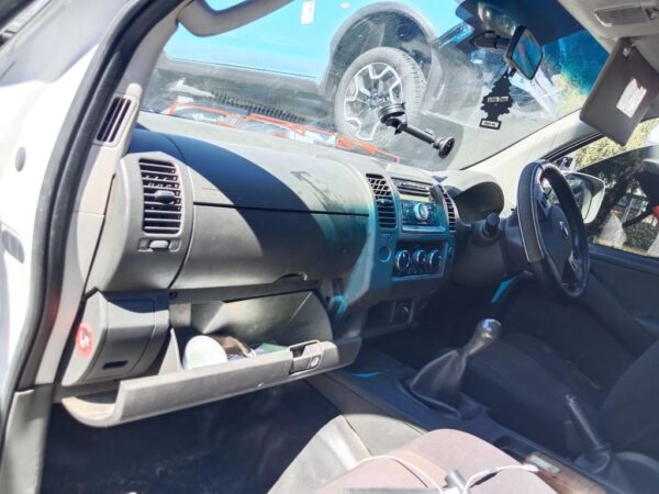 P5168 - Nissan Navara 2014 White Wrecking - Image 4