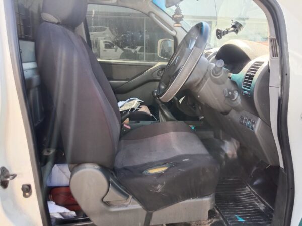 P5168 - Nissan Navara 2014 White Wrecking - Image 6