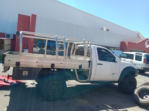 P5168 - Nissan Navara 2014 White Wrecking - Image 11