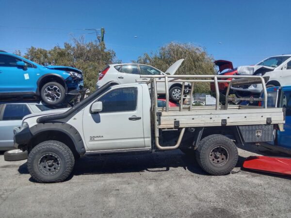 P5168 - Nissan Navara 2014 White Wrecking - Image 15
