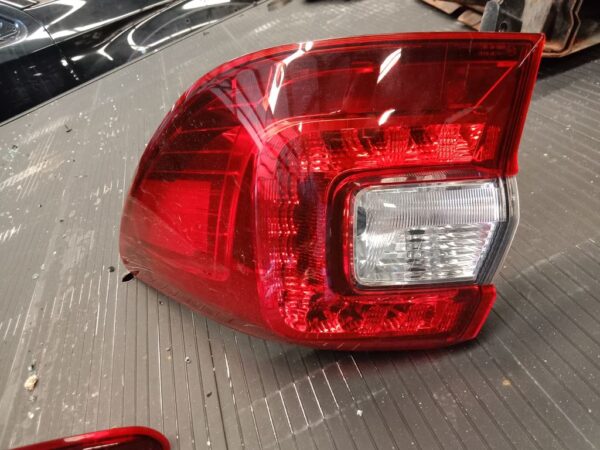 P5171 - Subaru outback 2015 White Wrecking - Image 3