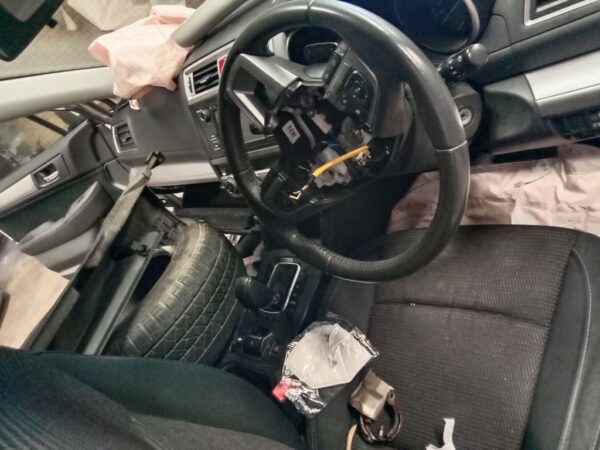 P5171 - Subaru outback 2015 White Wrecking - Image 6