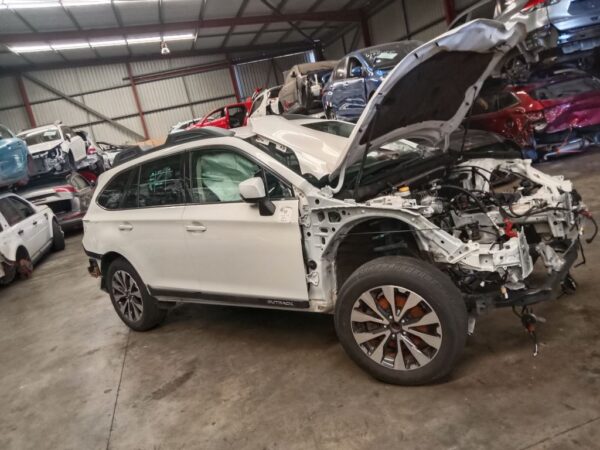 P5171 - Subaru outback 2015 White Wrecking - Image 16