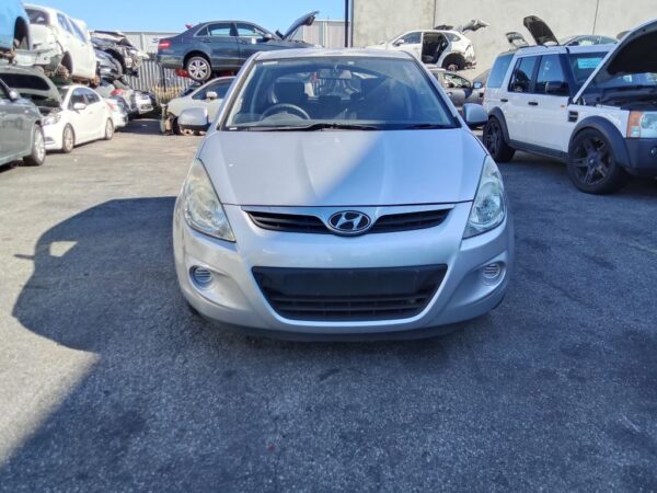 P5173 - Hyundai i20 2011 Silver Wrecking