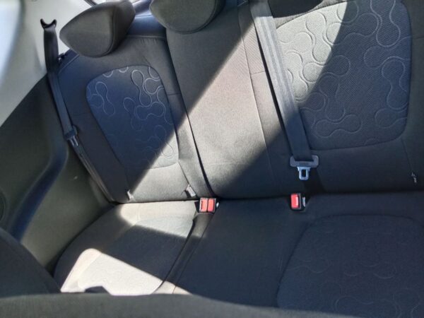 P5173 - Hyundai i20 2011 Silver Wrecking - Image 4