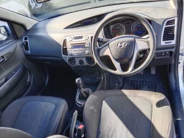 P5173 - Hyundai i20 2011 Silver Wrecking - Image 7