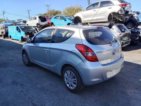 P5173 - Hyundai i20 2011 Silver Wrecking - Image 11