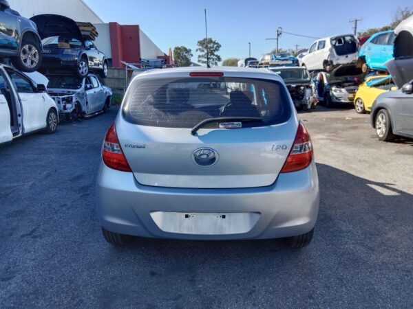 P5173 - Hyundai i20 2011 Silver Wrecking - Image 12