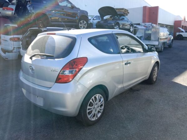 P5173 - Hyundai i20 2011 Silver Wrecking - Image 13