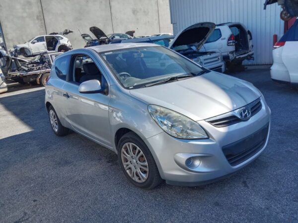 P5173 - Hyundai i20 2011 Silver Wrecking - Image 15