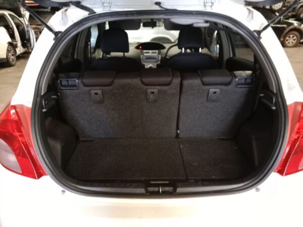 P5175 - Toyota Yaris 2008 White Wrecking - Image 8