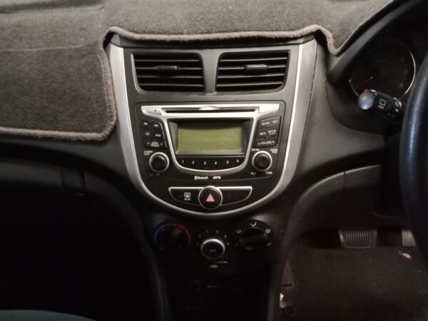 P5176 - Hyundai accent 2012 Blue Wrecking - Image 4