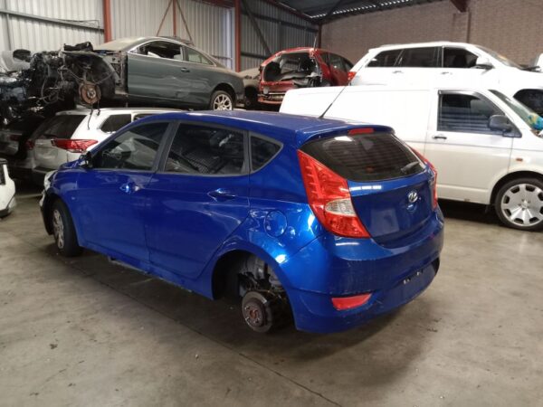 P5176 - Hyundai accent 2012 Blue Wrecking - Image 9