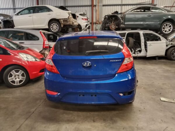 P5176 - Hyundai accent 2012 Blue Wrecking - Image 10