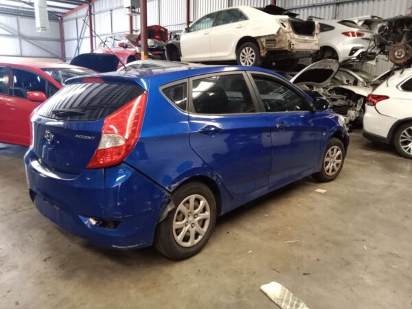 P5176 - Hyundai accent 2012 Blue Wrecking - Image 11