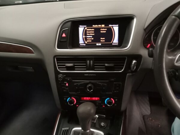 P5177 - Audi Q5 2010 Grey Wrecking - Image 3