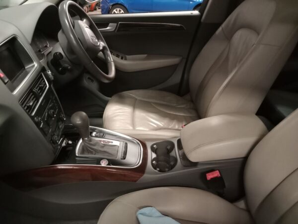P5177 - Audi Q5 2010 Grey Wrecking - Image 8