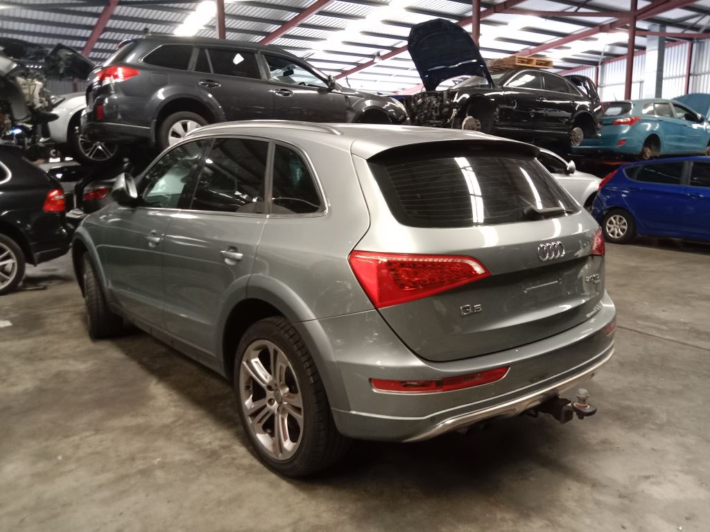 P5177 - Audi Q5 2010 Grey Wrecking - Image 9
