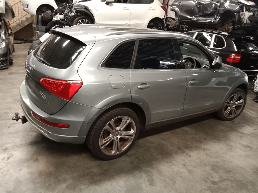 P5177 - Audi Q5 2010 Grey Wrecking - Image 11
