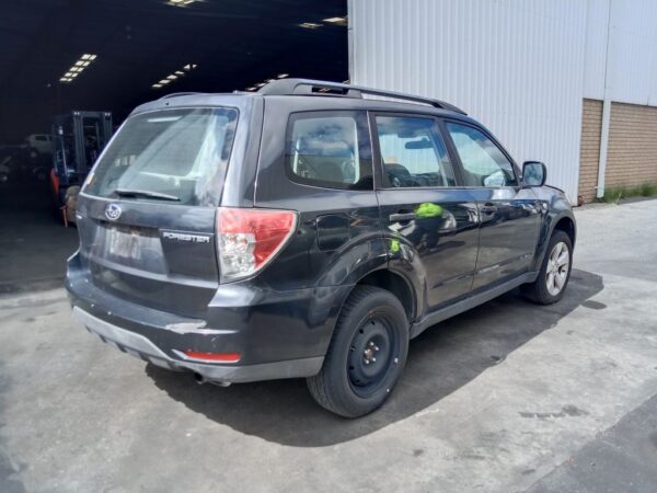P5178 - Subaru Forester 2012 Grey Wrecking - Image 11