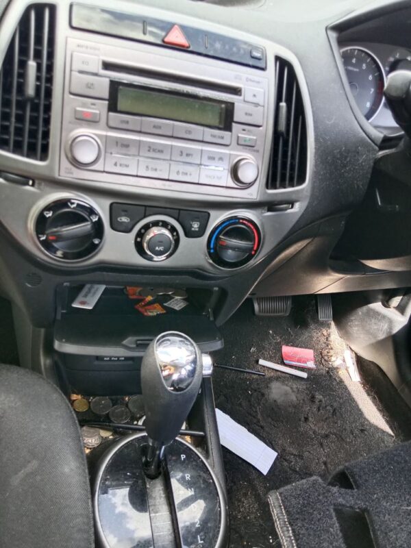 P5179 - Hyundai i20 2015 White Wrecking - Image 2