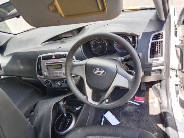 P5179 - Hyundai i20 2015 White Wrecking - Image 7