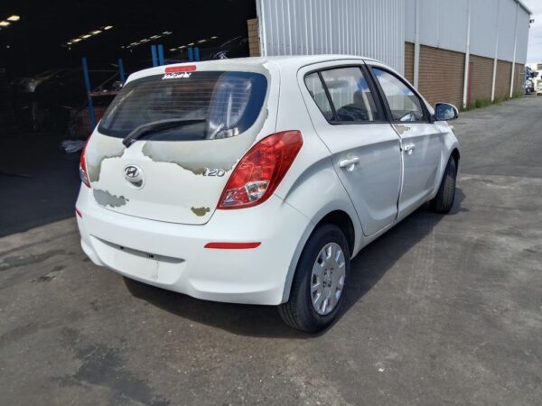 P5179 - Hyundai i20 2015 White Wrecking - Image 8