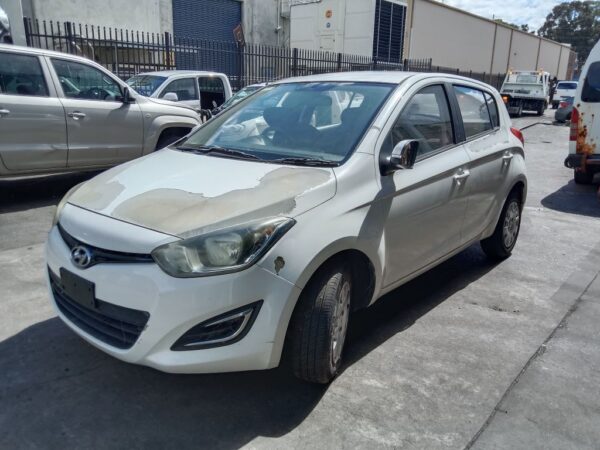 P5179 - Hyundai i20 2015 White Wrecking - Image 13