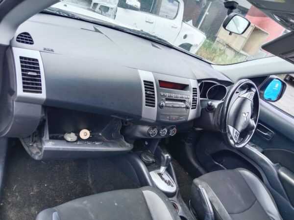 P5180 - Mitsubishi outlander 2011 White Wrecking - Image 6