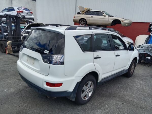 P5180 - Mitsubishi outlander 2011 White Wrecking - Image 13
