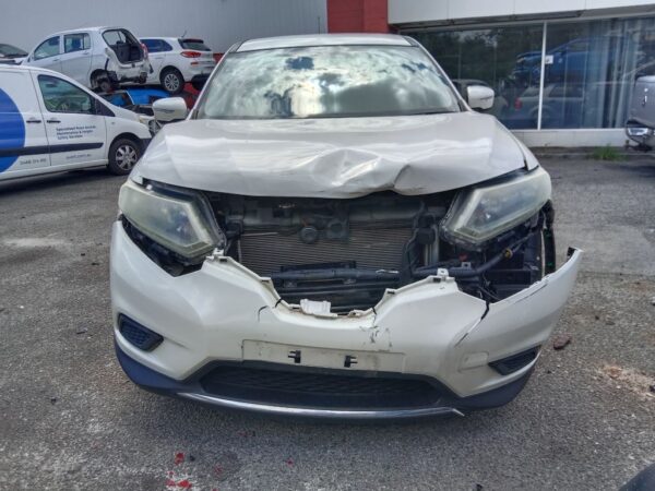 P5182 - Nissan X trail 2014 White Wrecking