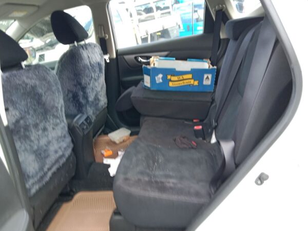 P5182 - Nissan X trail 2014 White Wrecking - Image 6